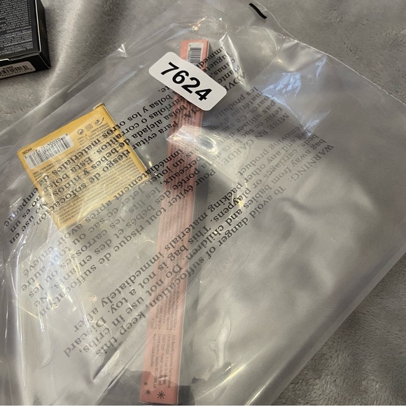 New! Benefit powmade brow pomade gimme brow pencil warm-black brown 27624 - Picture 9 of 9